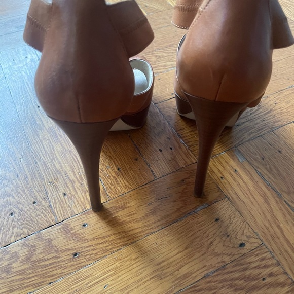 Michael kors shoes size 8 color tan - Picture 2 of 3
